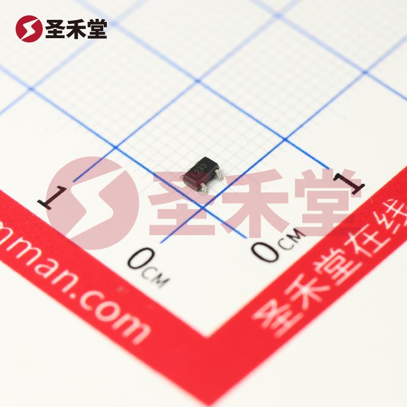 MIC5235-3.3YM5-TR 产品实物图片